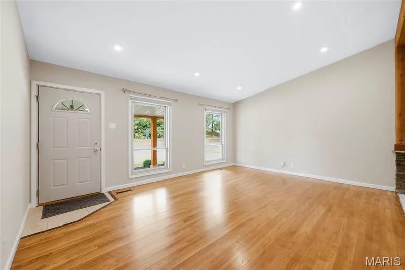 Great room — 210 S Duchesne Drive, St Charles, MO 63301