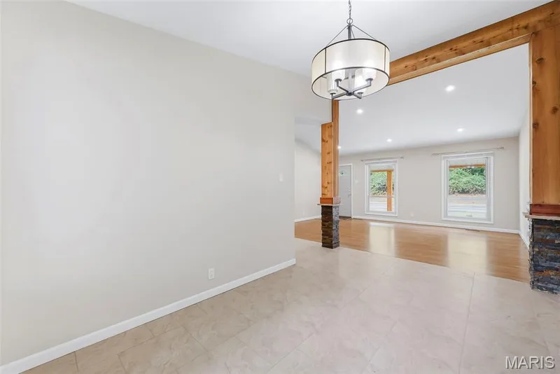 210 S Duchesne Drive, St Charles, MO 63301 — listing photo 10 of 46