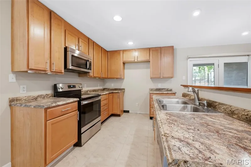 42" maple cabinets — 210 S Duchesne Drive, St Charles, MO 63301