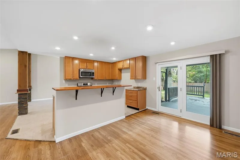Kitchen island — 210 S Duchesne Drive, St Charles, MO 63301