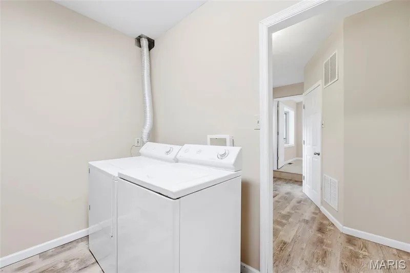 210 S Duchesne Drive, St Charles, MO 63301 — listing photo 37 of 46