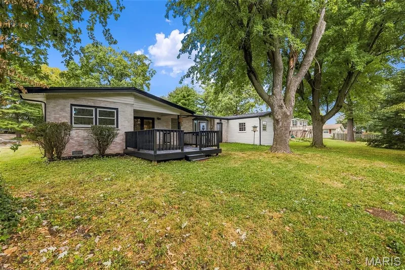 210 S Duchesne Drive, St Charles, MO 63301 — listing photo 43 of 46