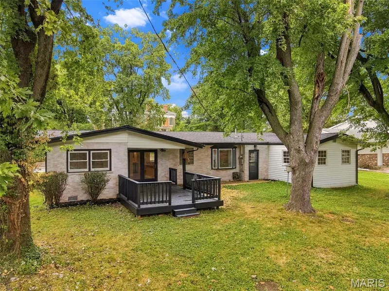 210 S Duchesne Drive, St Charles, MO 63301 — listing photo 45 of 46