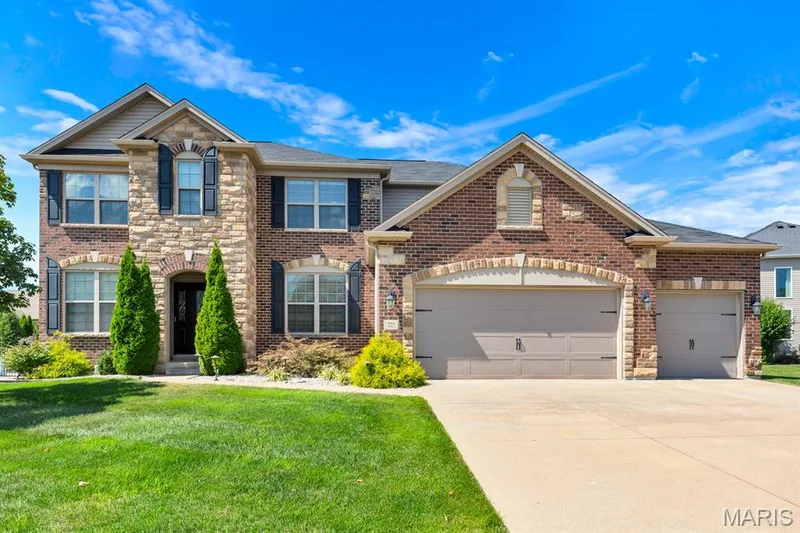 221 Oakhurst Circle, O'Fallon, MO β listing photo 1