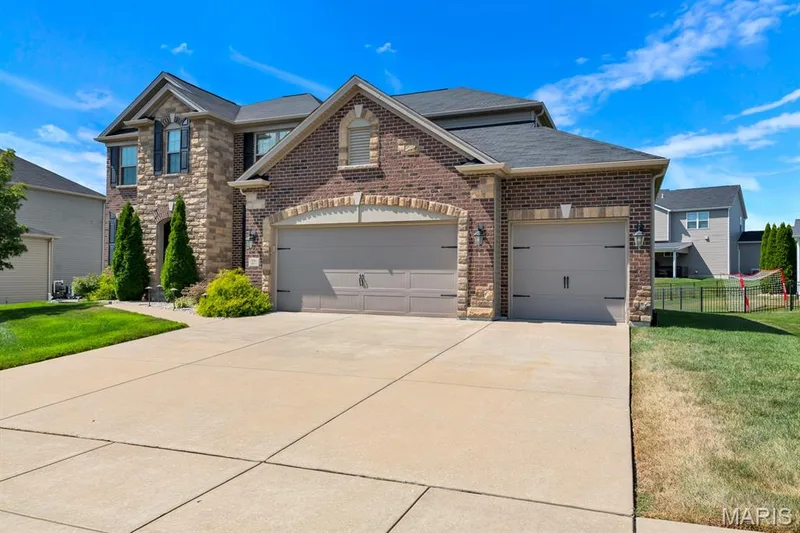 3 Car Garage & Large Driveway — 221 Oakhurst Circle, O'Fallon, MO 63367