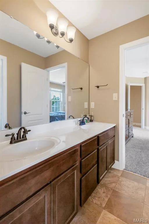 Jack 'N Jill Full Bathroom — 221 Oakhurst Circle, O'Fallon, MO 63367
