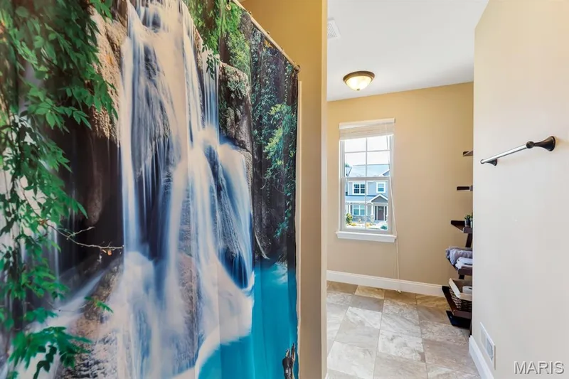 En-Suite Full Bathroom — 221 Oakhurst Circle, O'Fallon, MO 63367