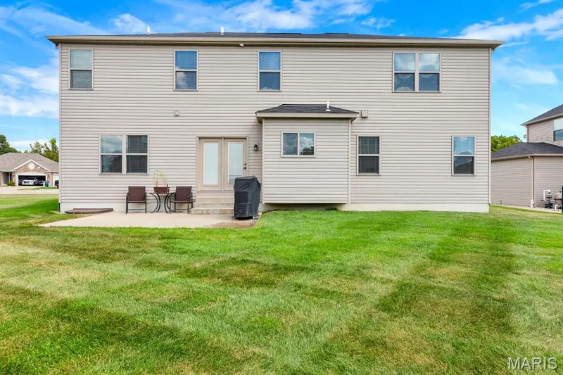 Vinyl Siding — 221 Oakhurst Circle, O'Fallon, MO 63367