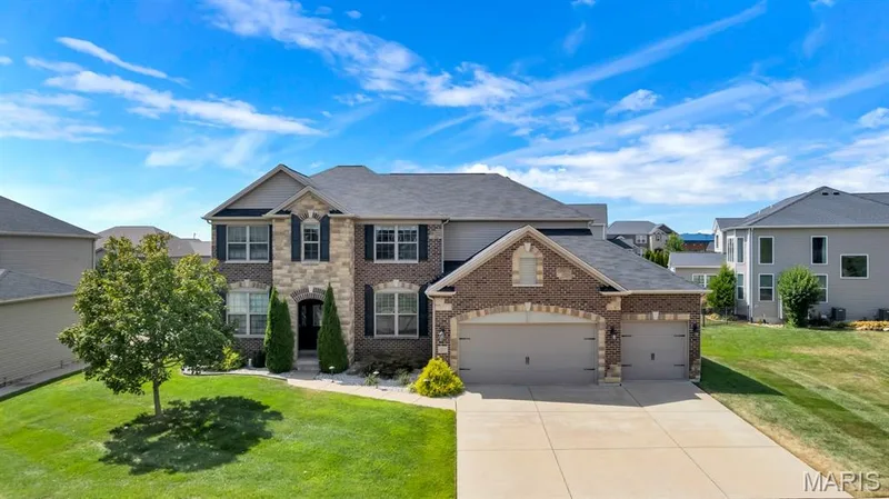 Architectural Shingle Roof — 221 Oakhurst Circle, O'Fallon, MO 63367