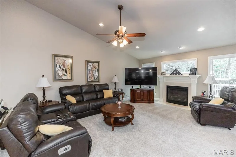 910 Daffodil Ridge Drive, O'Fallon, MO 63366 — listing photo 7 of 40