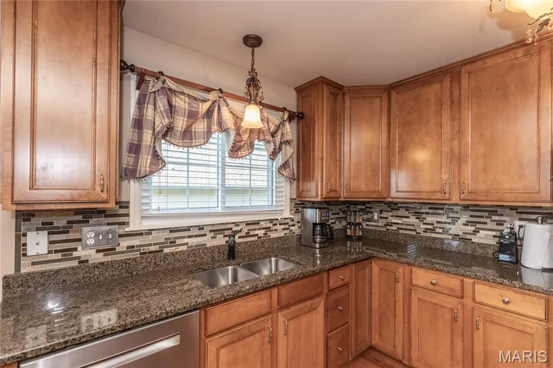 910 Daffodil Ridge Drive, O'Fallon, MO 63366 — listing photo 11 of 40