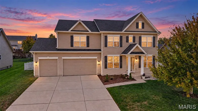 704 Chancellorsville Drive, Wentzville, MO 63385 — listing photo 2 of 58