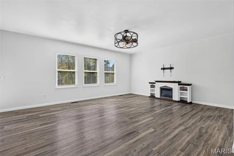 704 Chancellorsville Drive, Wentzville, MO 63385 — listing photo 11 of 58