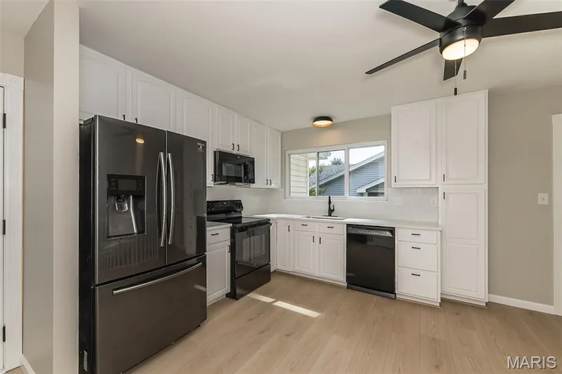 2421 Muegge Road, St Charles, MO 63303 — listing photo 4 of 25