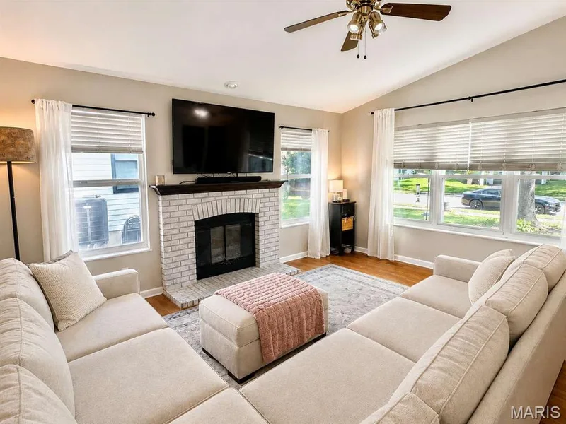 5070 Danielle Drive, St Charles, MO 63304 — listing photo 4 of 22