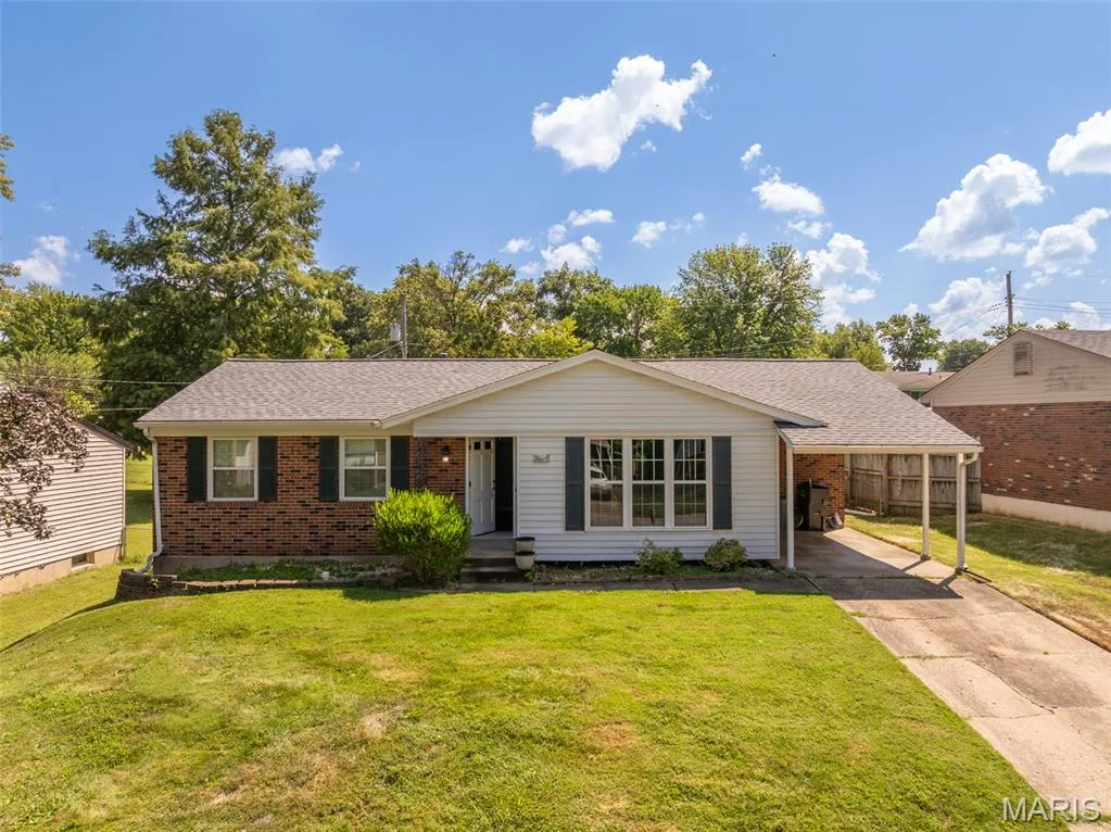2117 Bolton Street, St Charles, MO 63301 — listing photo 1 of 19