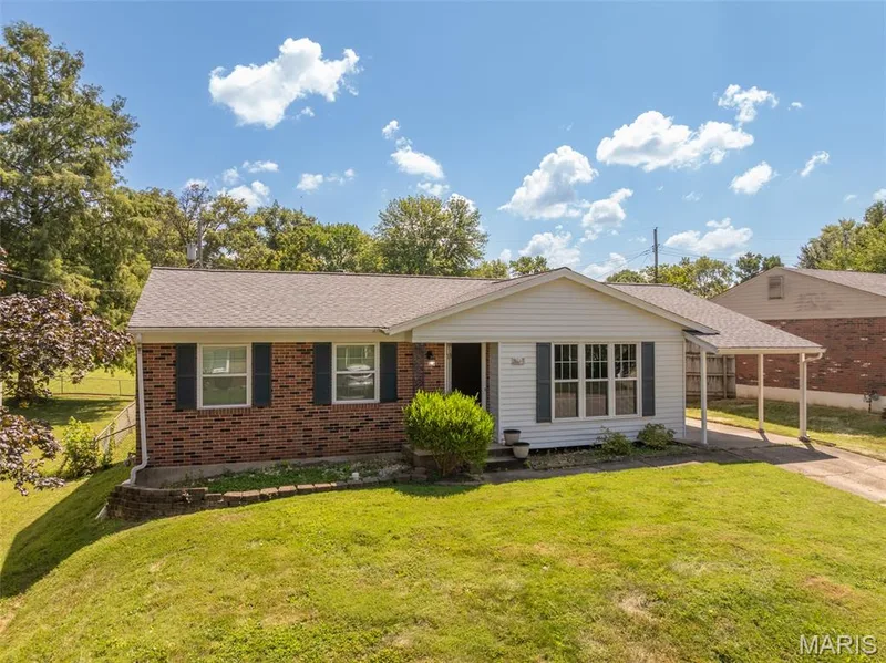 2117 Bolton Street, St Charles, MO 63301 — listing photo 2 of 19
