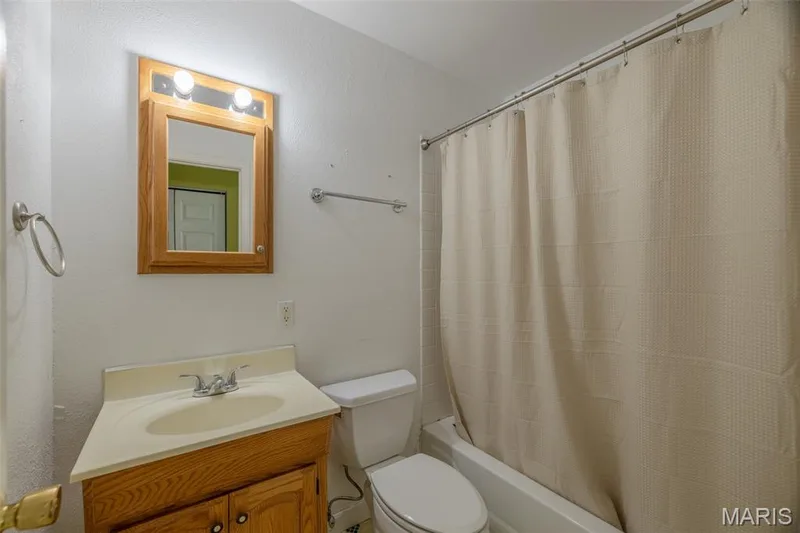 2117 Bolton Street, St Charles, MO 63301 — listing photo 9 of 19