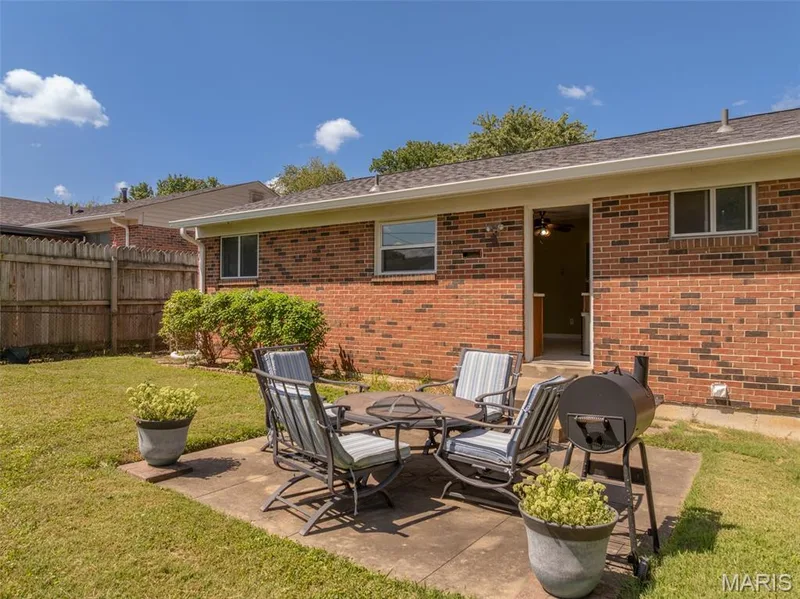2117 Bolton Street, St Charles, MO 63301 — listing photo 16 of 19