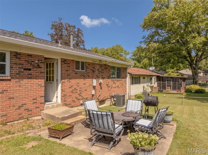 2117 Bolton Street, St Charles, MO 63301 — listing photo 17 of 19