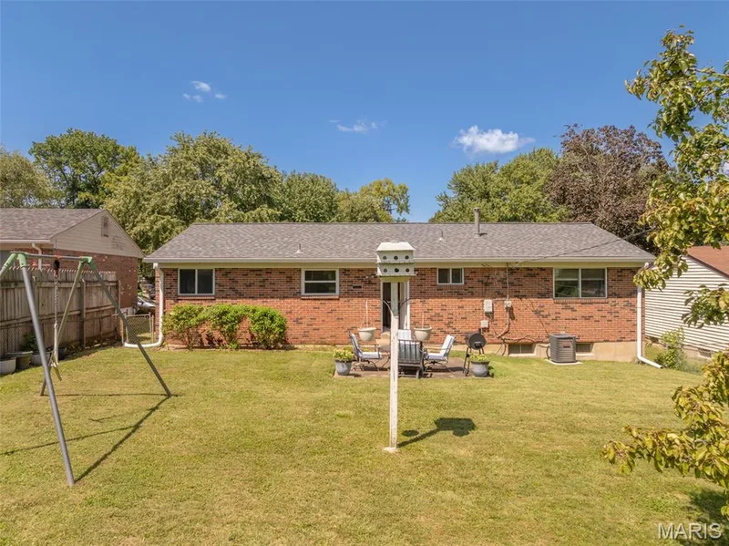 2117 Bolton Street, St Charles, MO 63301 — listing photo 18 of 19