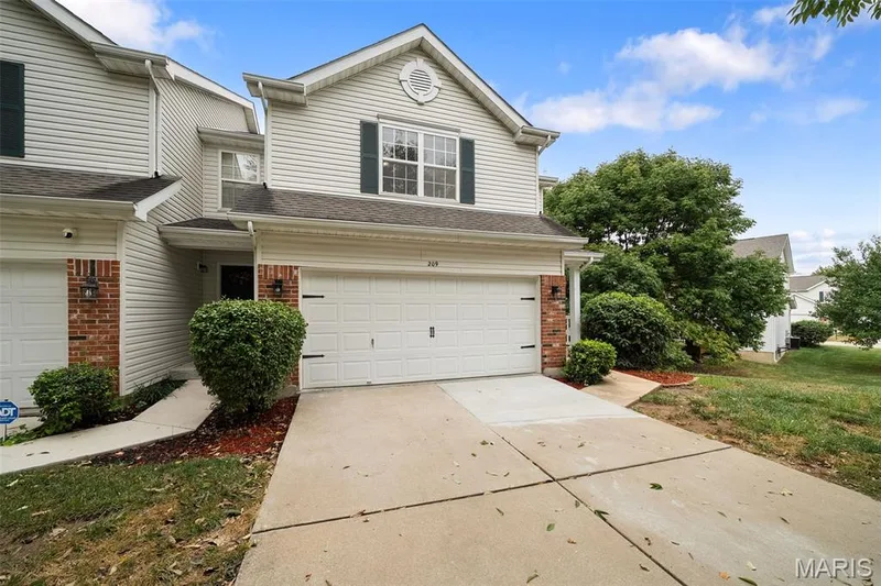 209 Waterside Crossing Court, St Peters, MO 63376 — listing photo 2 of 53