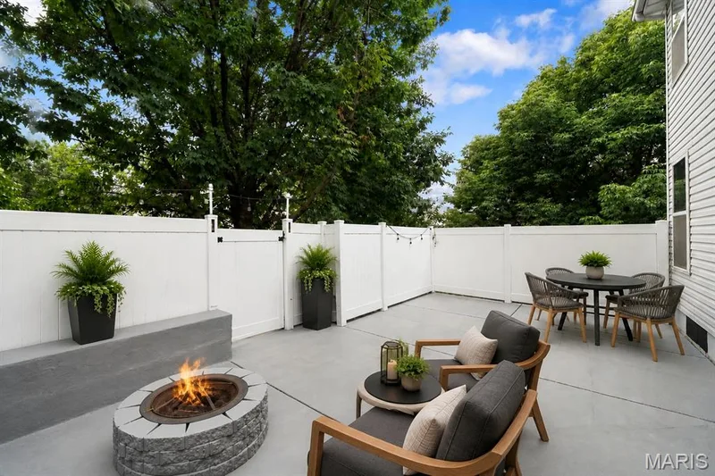 *virtually staged* — 209 Waterside Crossing Court, St Peters, MO 63376