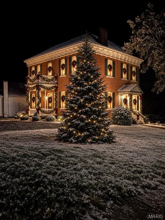 Holiday Decor! — 5589 Walnut Street, Augusta, MO 63332