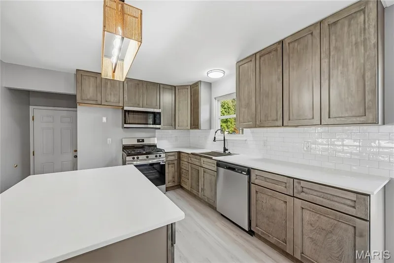 42" cabinets, quartz countertops and island — 2916 Thrush Drive, St Charles, MO 63301