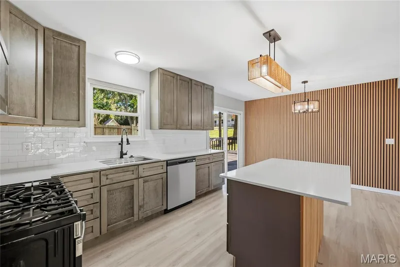 Stainless package — 2916 Thrush Drive, St Charles, MO 63301