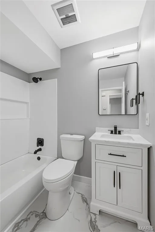 Hall bath — 2916 Thrush Drive, St Charles, MO 63301
