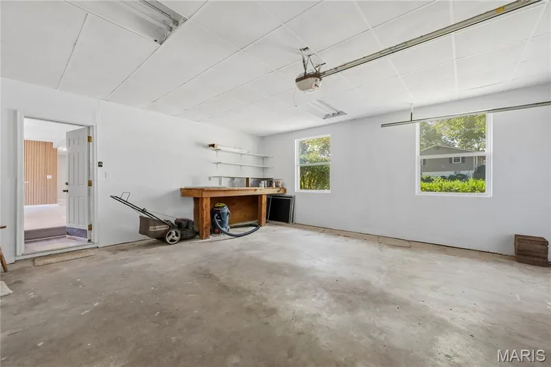 oversized garage with 2 windows for great light — 2916 Thrush Drive, St Charles, MO 63301