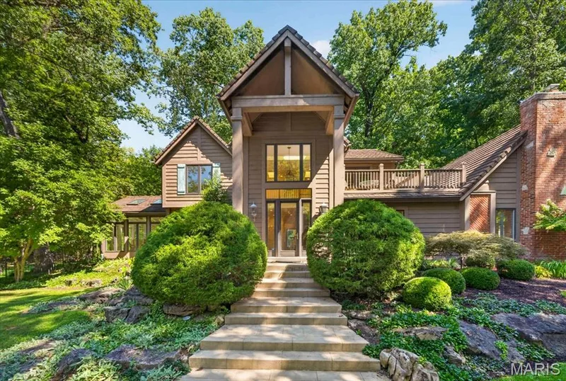 16463 Dapple Gray Court, Chesterfield, MO 63005 — listing photo 2 of 61