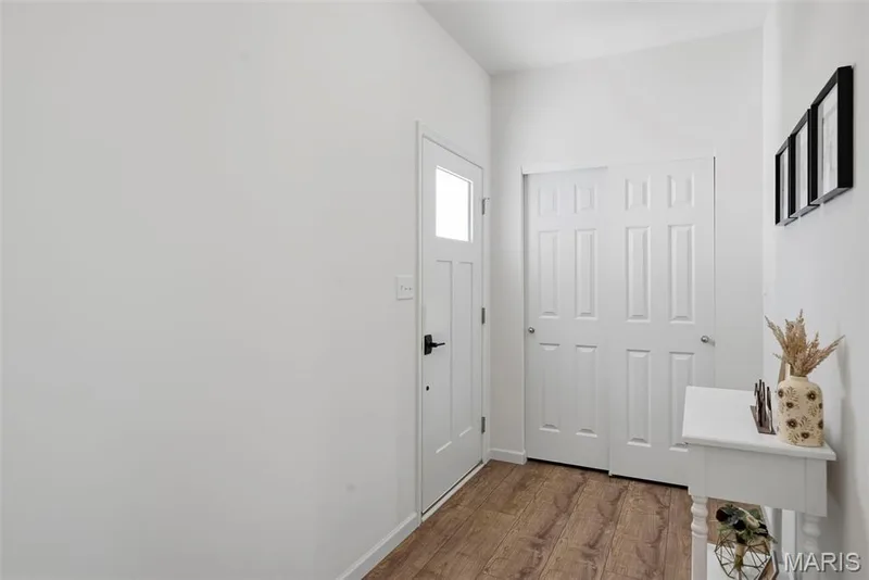Open spacious entry foyer — 191 Crestfield Court, St Charles, MO 63301