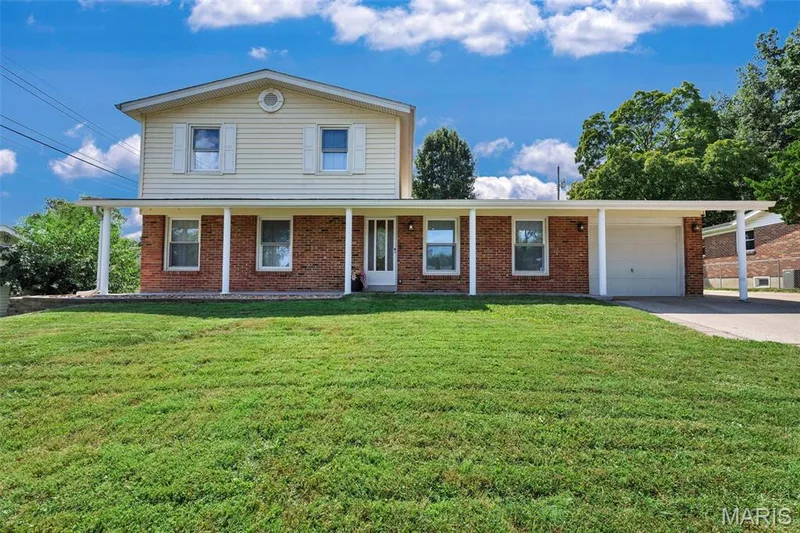 1533 Sherman Drive, St Charles, MO — listing photo 1