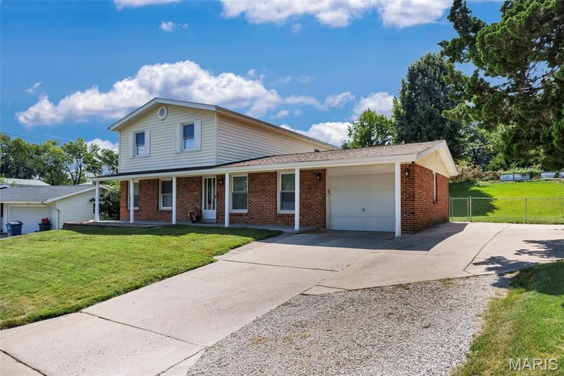 1533 Sherman Drive, St Charles, MO 63303 — listing photo 2 of 30