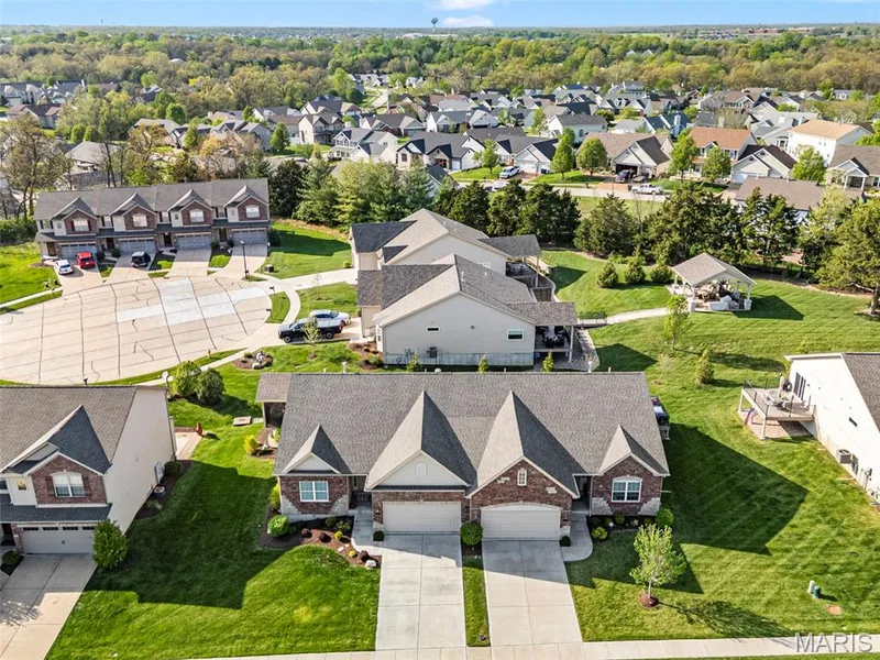 111 Cabot Court, Wentzville, MO 63385 — listing photo 5 of 44