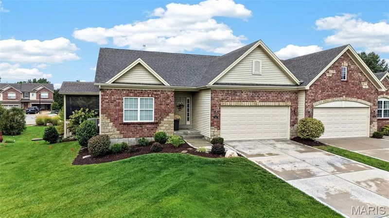 111 Cabot Court, Wentzville, MO 63385 — listing photo 3 of 44