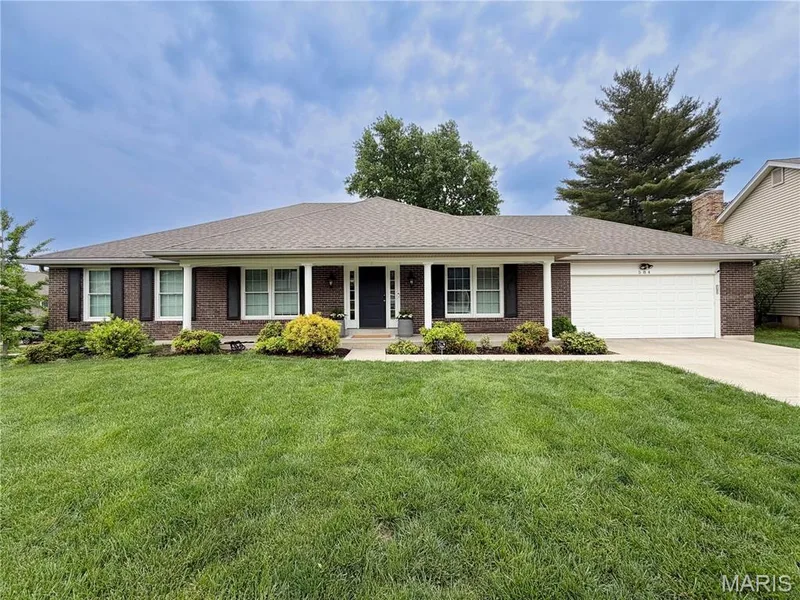 584 Sunbridge Drive, Chesterfield, MO — listing photo 1