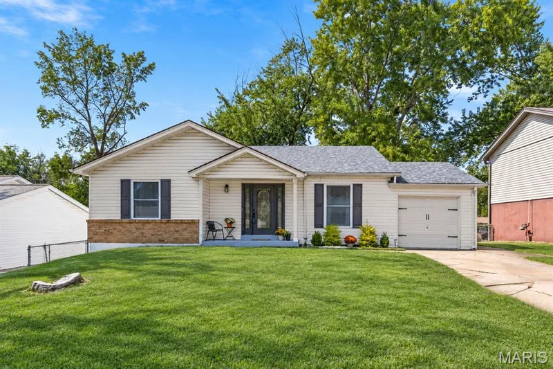 1417 Saint Gregory Lane, St Charles, MO 63304 — listing photo 1 of 26