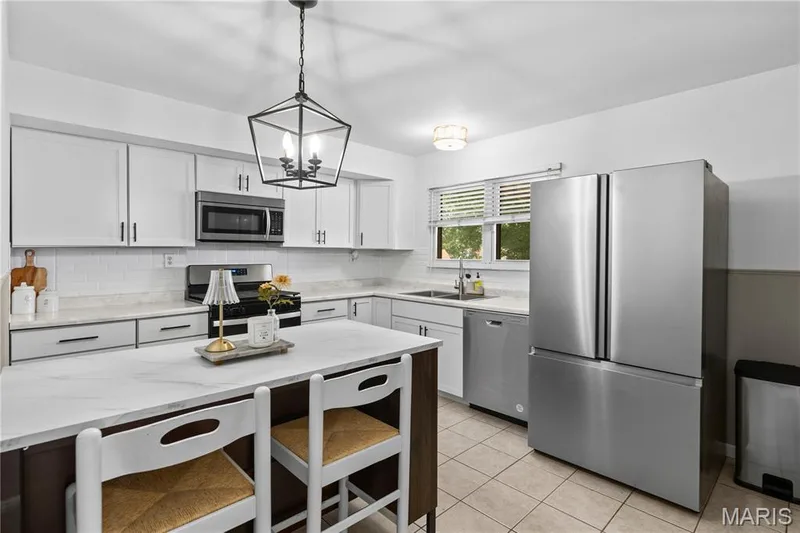 1417 Saint Gregory Lane, St Charles, MO 63304 — listing photo 9 of 26