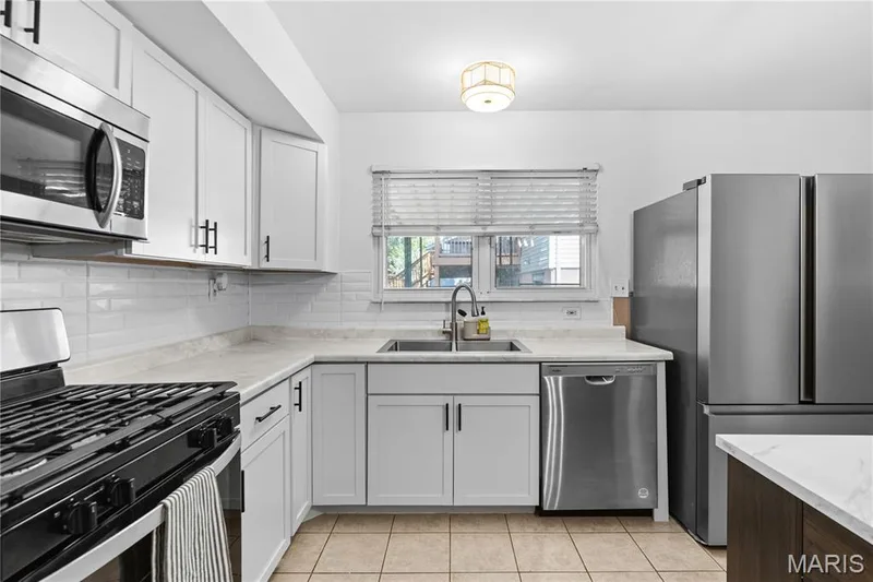 1417 Saint Gregory Lane, St Charles, MO 63304 — listing photo 11 of 26