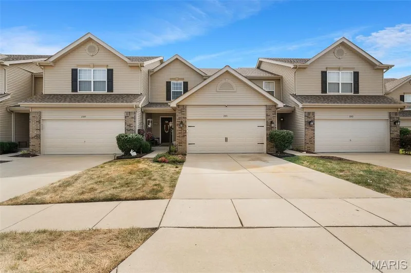 2145 Orchid Blossom Court, St Peters, MO 63376 — listing photo 3 of 24