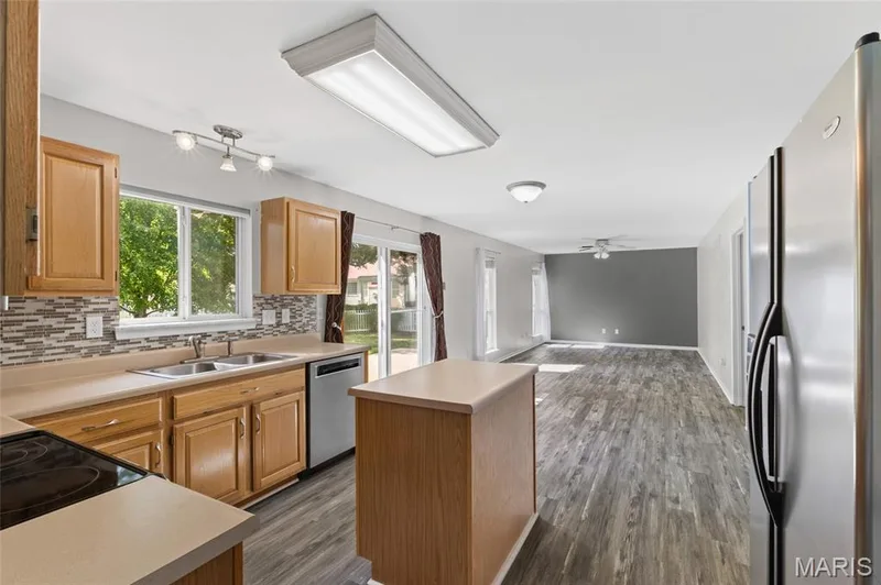 204 Boulder Point Drive, St Peters, MO 63376 — listing photo 10 of 42