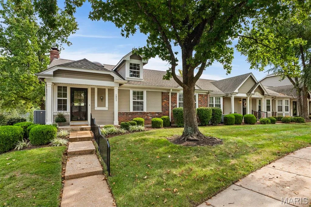 1902 Baxter Ridge Drive, Chesterfield, MO 63017 — listing photo 1 of 51