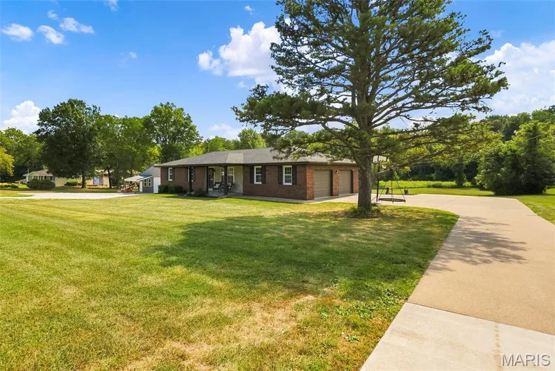 4230 Highway P, Wentzville, MO 63385 — listing photo 3 of 81