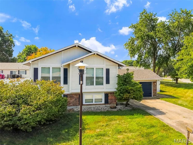 1128 Spencer Road, St Peters, MO 63376 — listing photo 4 of 64