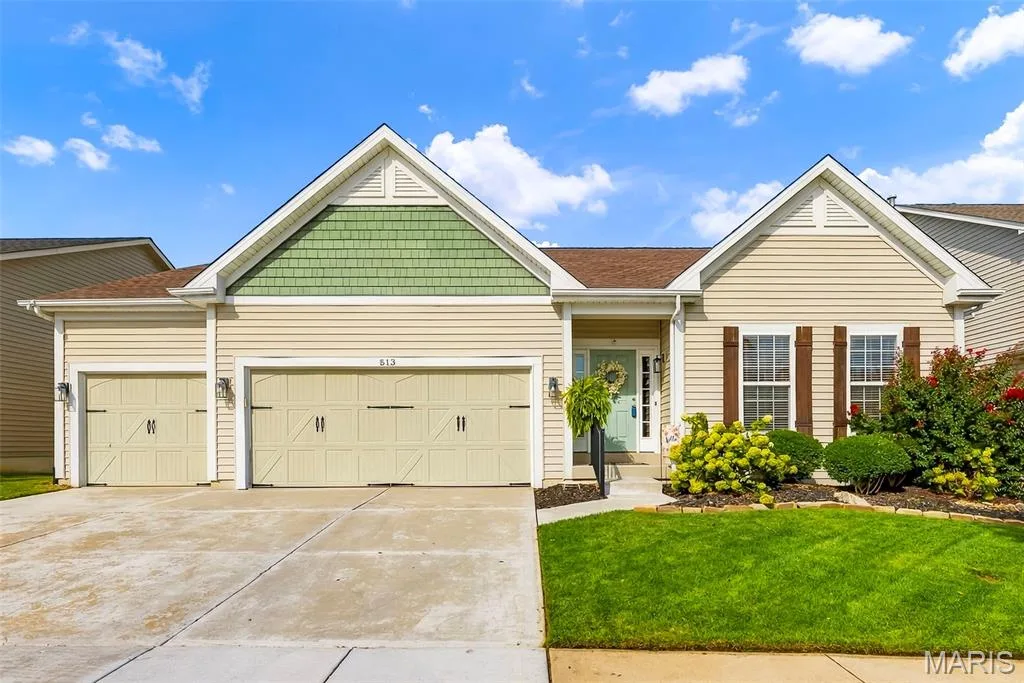 Gorgeous 4 bedroom ranch in Countryshire — 513 Country Chase Drive, Lake St. Louis, MO 63367
