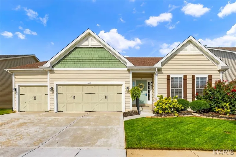 513 Country Chase Drive, Lake St. Louis, MO — listing photo 1