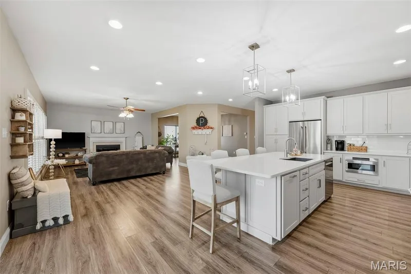 Recessed lighting — 513 Country Chase Drive, Lake St. Louis, MO 63367